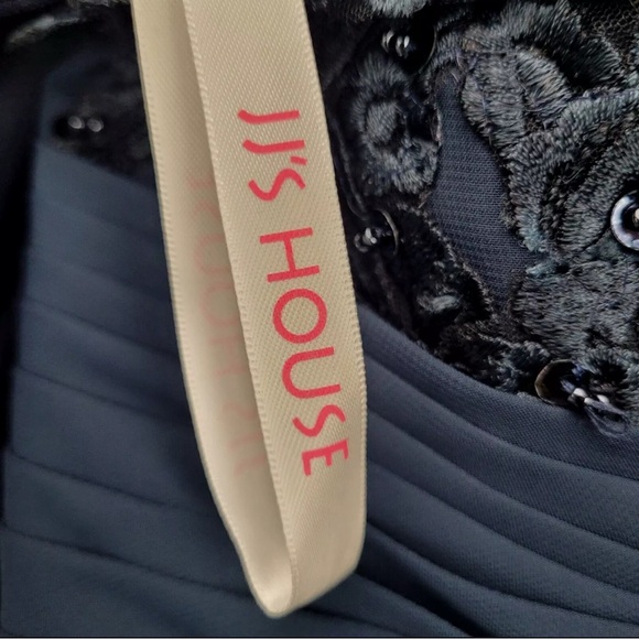 JJs House Beautiful Gown Size 2-4 - Picture 4 of 4